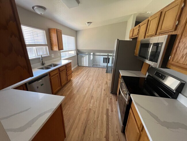 Foto del edificio - Coming Soon -Updated 5 Bedroom Home