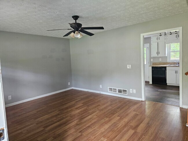 Foto del edificio - 1425 Compton Woods Dr