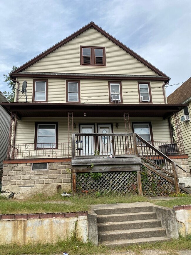 Building Photo - 121-123-123 N Cameron Ave