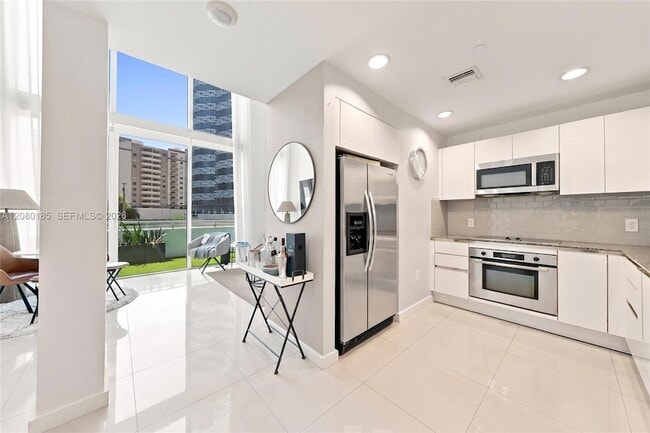 Building Photo - 1050 Brickell Ave