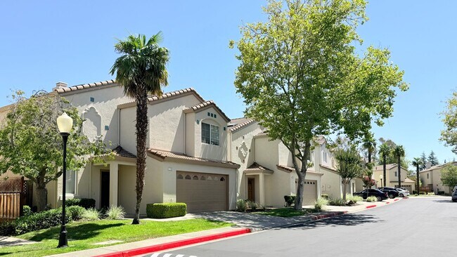 Foto del edificio - Move-in Ready, 3BD/2.5BA, Two-Story Townhome at Vista Pointe in San Ramon- Available NOW!
