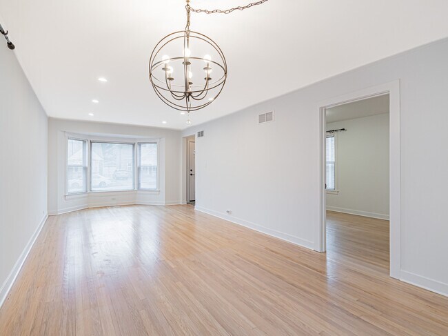 Foto del edificio - 7107 N Melvina Ave