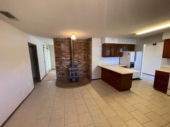 Building Photo - Spacious Single Level Three Bedroom Home