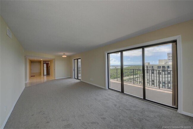 Building Photo - 10044 S Ocean Dr