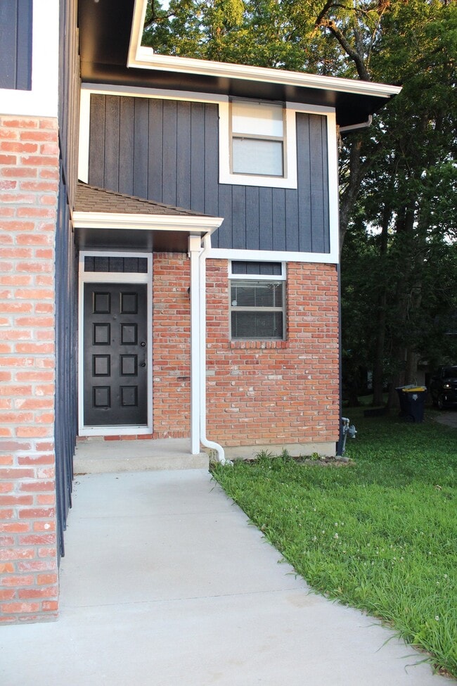 Building Photo - 8009 NW 79th Pl