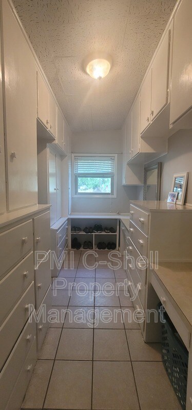 Building Photo - 6135 Hilltop Rd