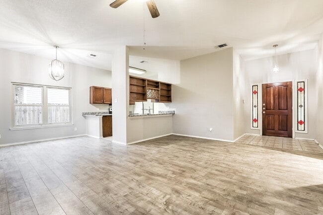 Foto del edificio - Spacious 2-Story Home – Move-In Ready!
