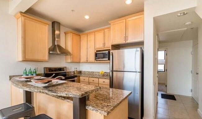 Building Photo - 2 Bed 2.5 Bath Townhome With Over 330 Sq F...