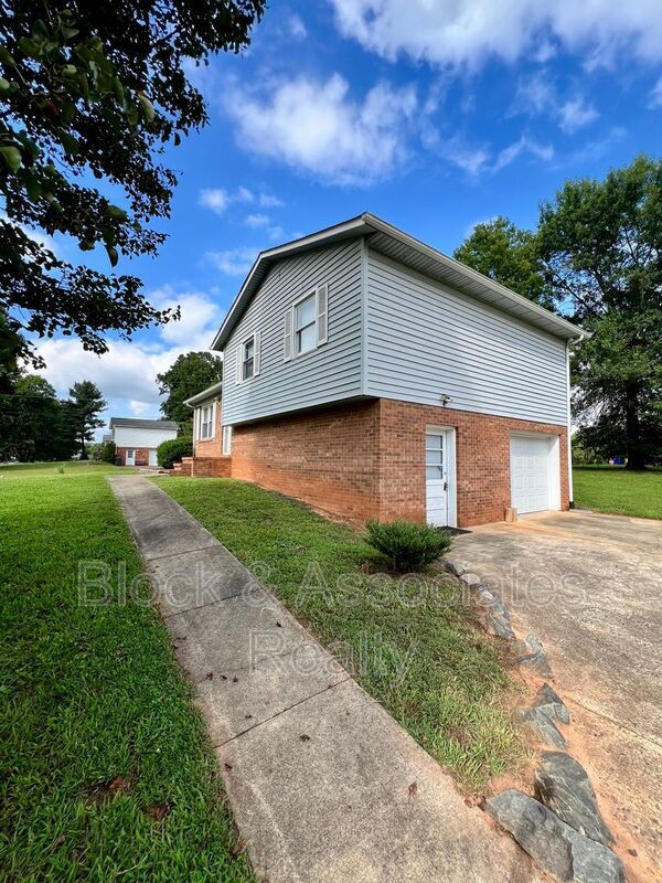 Photo - 5525 Remington Point Dr House