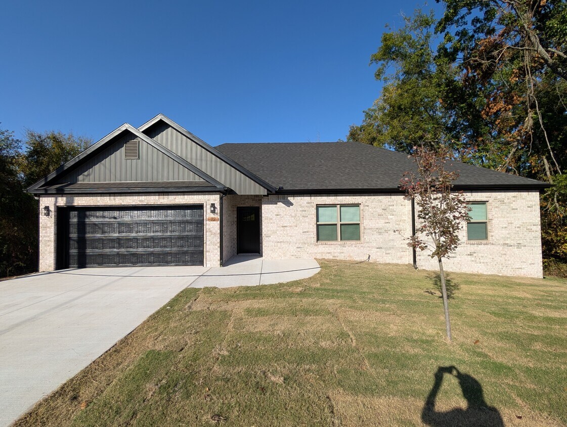 Foto principal - 22 Magrath Ln