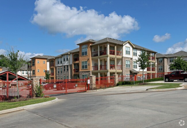 Foto del edificio - The Fountains of Conroe Apartment Homes