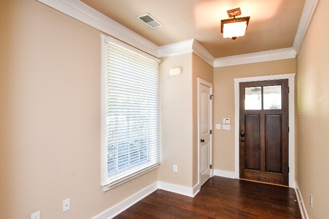 Foto del edificio - 101 West Ln