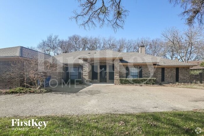 Building Photo - 1709 Plummer Dr
