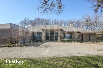 Building Photo - 1709 Plummer Dr