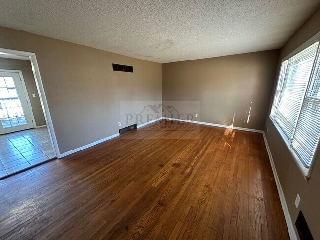 Foto del edificio - 7716 Crisp Ave