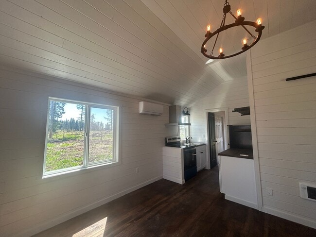 Building Photo - Beautiful & Private Scandinavian Designed Cabin