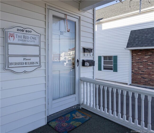 207 Maple Ave, Cheshire, CT 06410 House Rental in Cheshire, CT