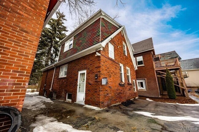 Foto del edificio - 1801 Niagara St