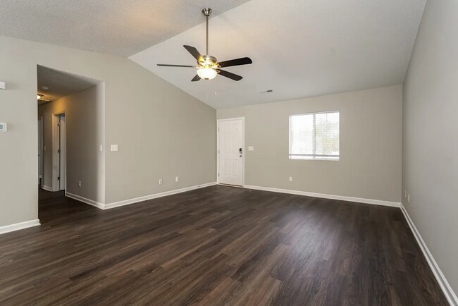 Building Photo - 2684 Stratford Lake Ct