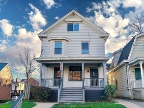 Building Photo - 2639 Observatory Ave