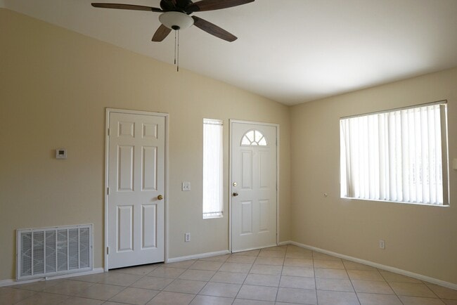 Building Photo - 52205 Avenida Velasco