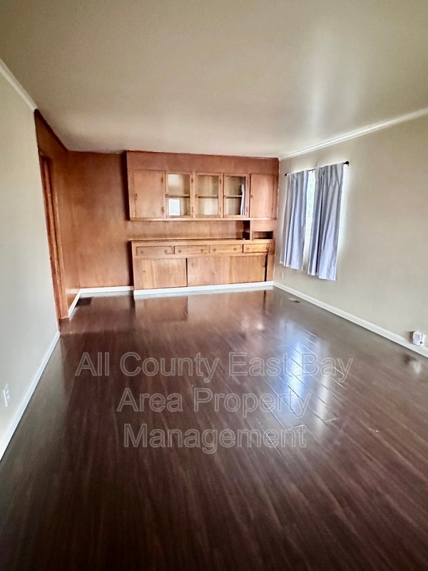 Building Photo - 1529 Richmond St