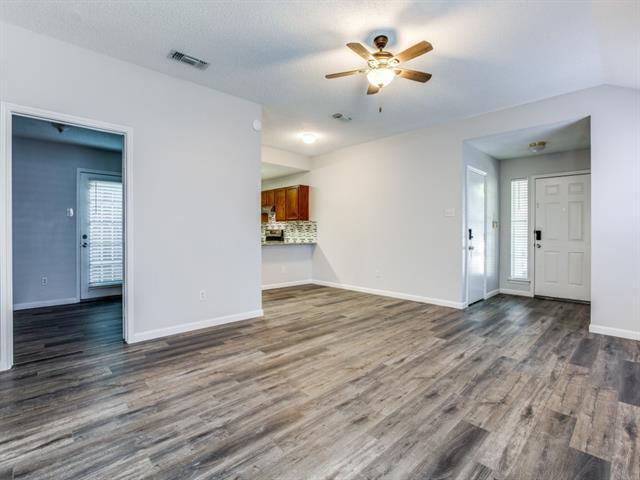 Foto del edificio - 571 Majestic Park Ln