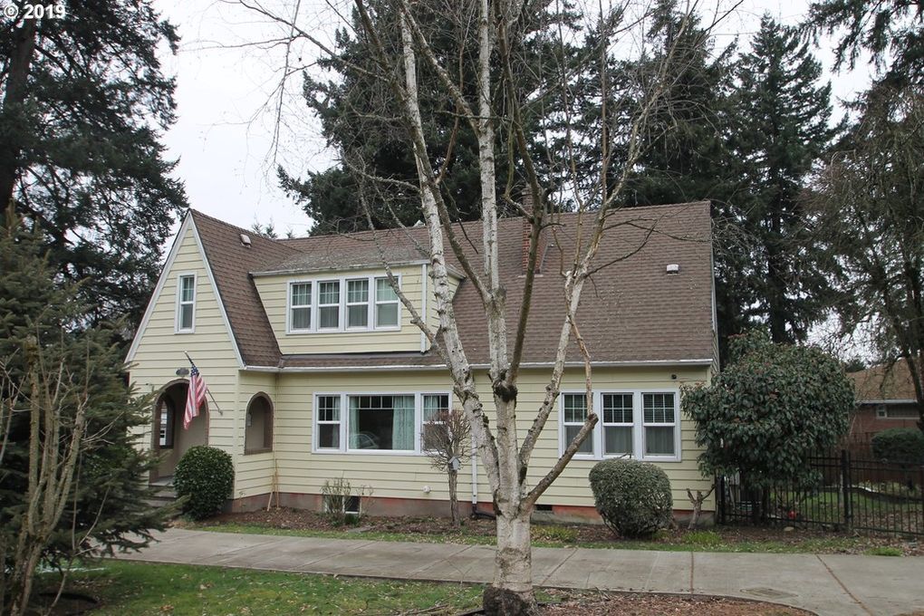 Primary Photo - 3700 NE Maywood Pl