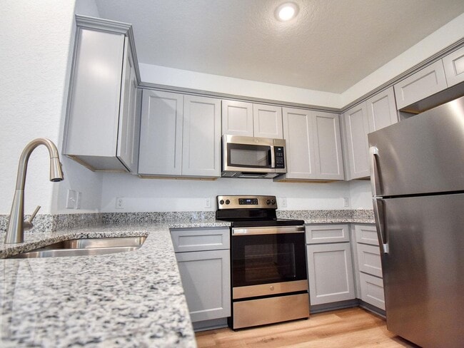 Building Photo - 7423 Gramercy Way