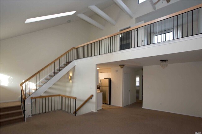 Building Photo - 651 Shore Rd