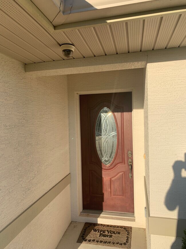 Puerta principal - 221 Beech Way NW