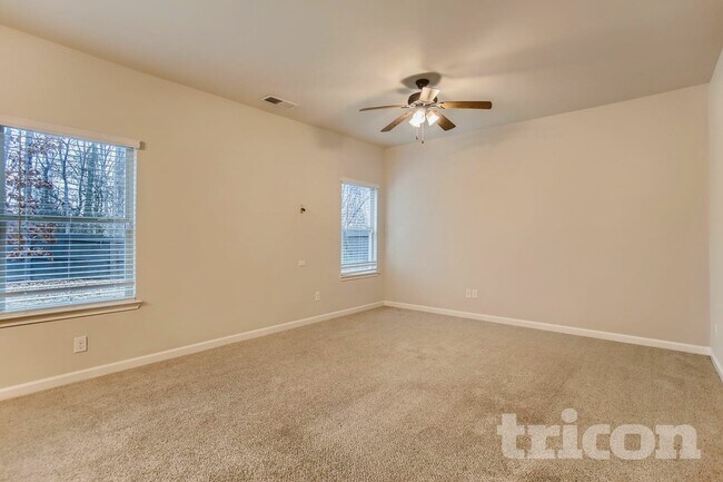 Foto del edificio - 169 Magnaview Dr