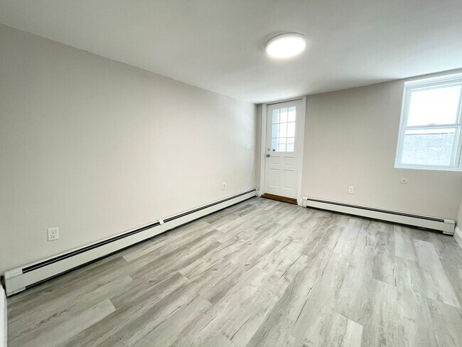 Building Photo - Gorgeous modern unit with great location in Southie available 9/1/26