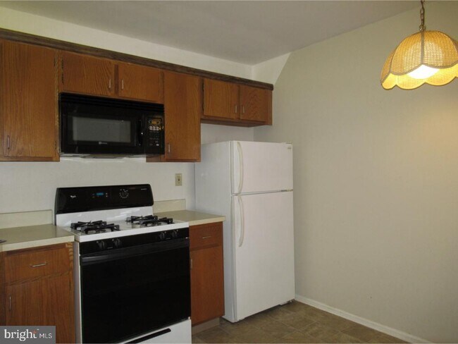 Building Photo - 12 Juniper Ct