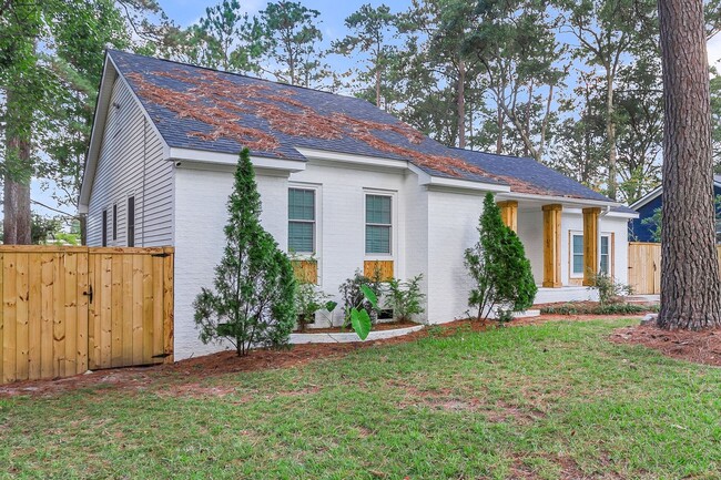 Building Photo - Stunning Summerville Rental FULLY Renovate...