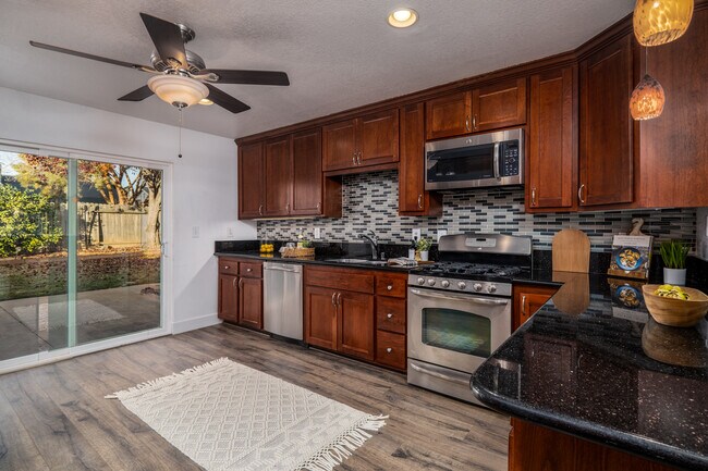 Building Photo - 1202 Kaseberg Cir