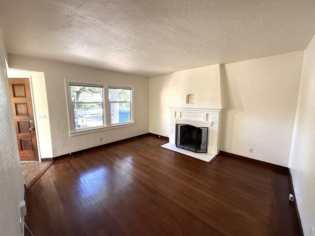 Building Photo - 199 Tunstead Ave