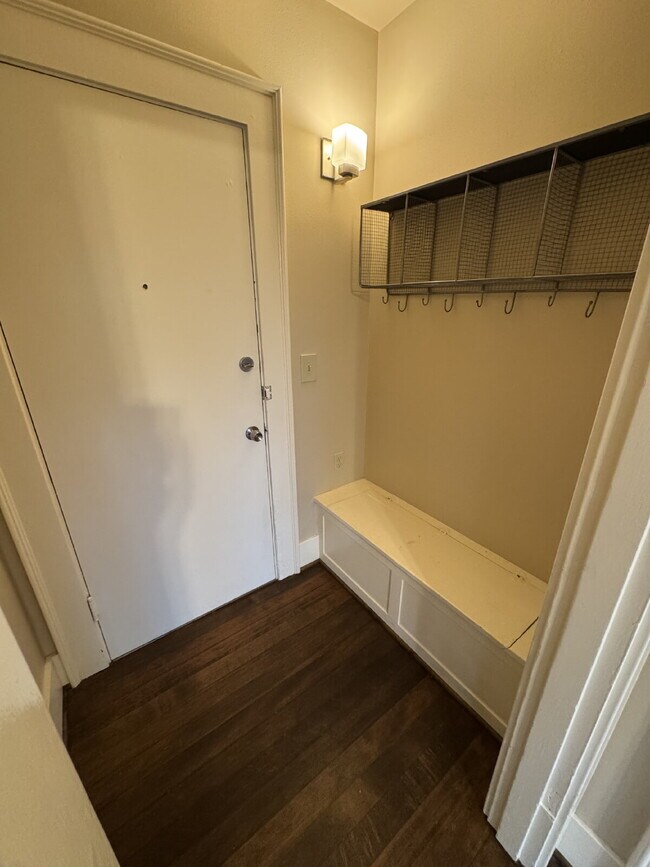 Foto del edificio - 1 Bedroom SW Portland / Large Backyard / Easy Access to OHSU and Downtown