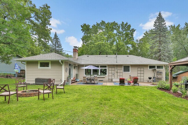 Foto del edificio - ~ Flexible Terms ~ Security Deposit Free Alternative for those who qualify ~ Lawn & Snow Services...