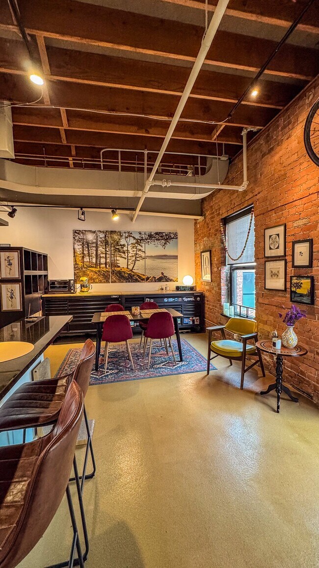 Foto del edificio - 6533 E Jefferson Ave
