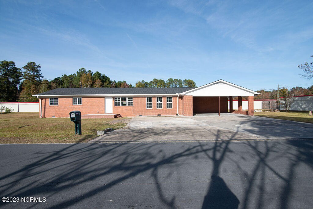 Foto principal - 8 Bailey Dr