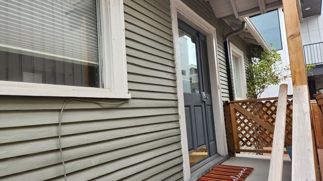 Building Photo - 4708 Midvale Ave N