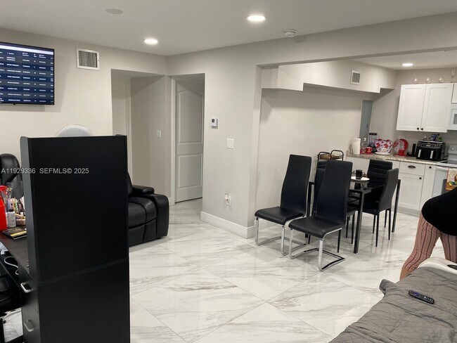 Foto del edificio - 342 E 46th St