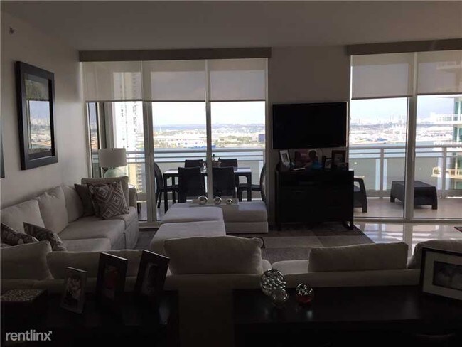 Foto del edificio - 901 Brickell Key Blvd