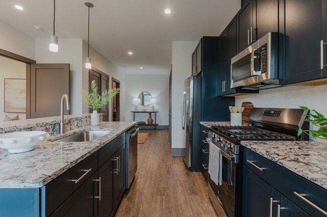 Building Photo - Modern Apartments Conveniently Located off Backwater Parkway!