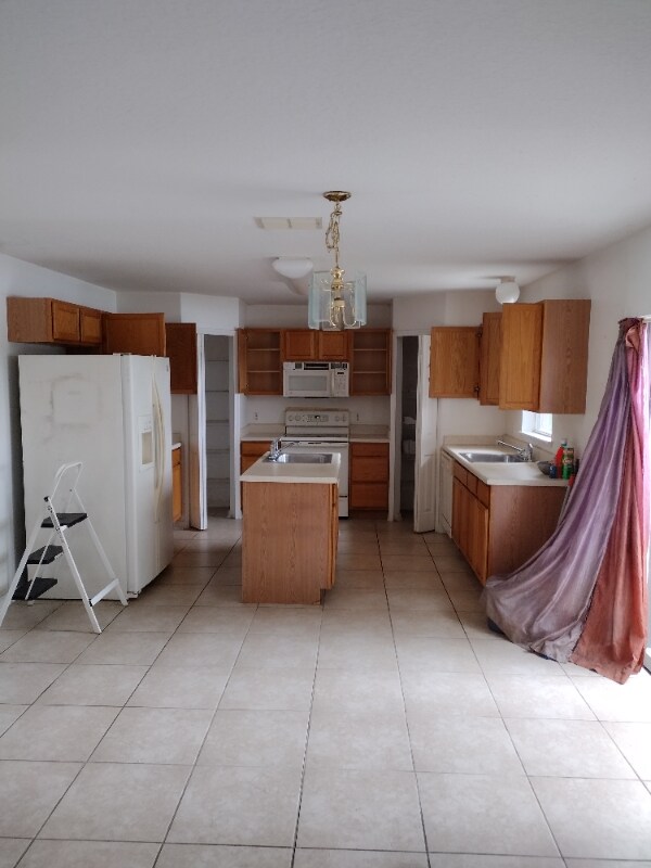 Building Photo - 334 Lake Shepard Dr