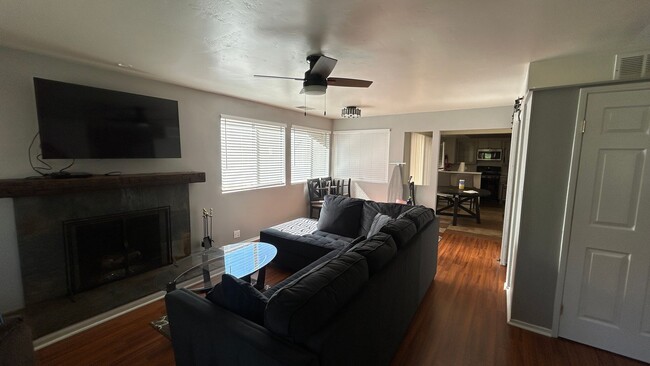 Building Photo - Charming 2-Bed, 2-Bath Furnished Home in H...