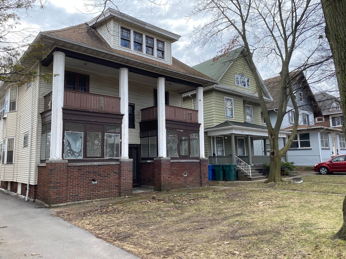 Casa principal - 1220 Lake Ave