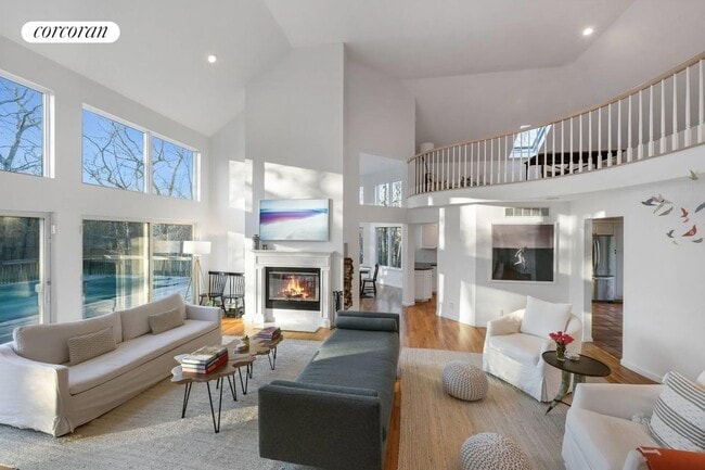 Foto del edificio - 23 Laurel Hill Ln