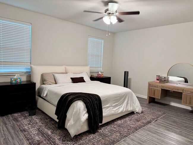 Building Photo - 6631 Tiger Pointe Dr